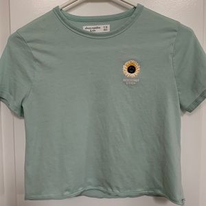 Girls Abercrombie size 7 T-shirt mint color